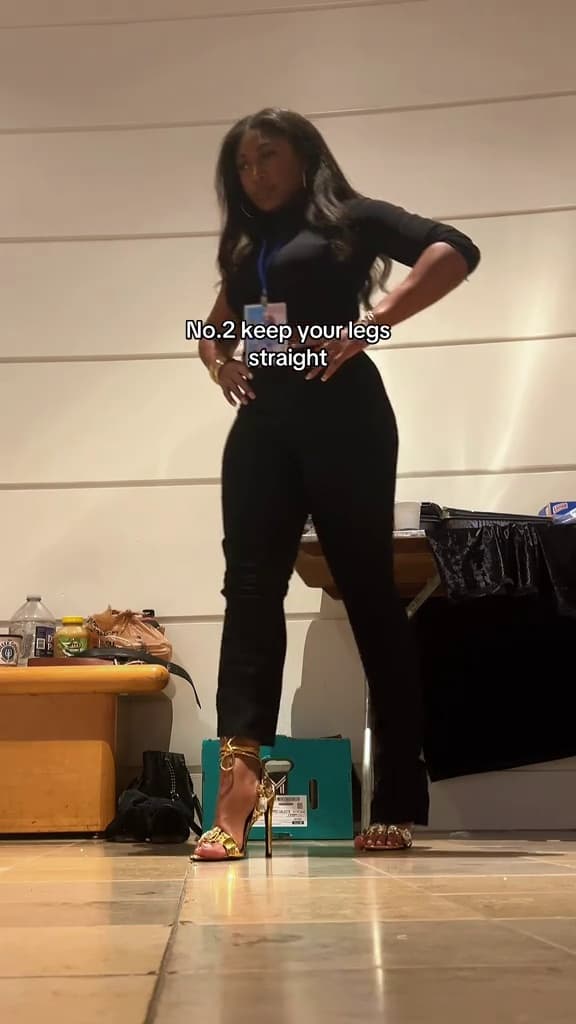 Key event frame at 00:15