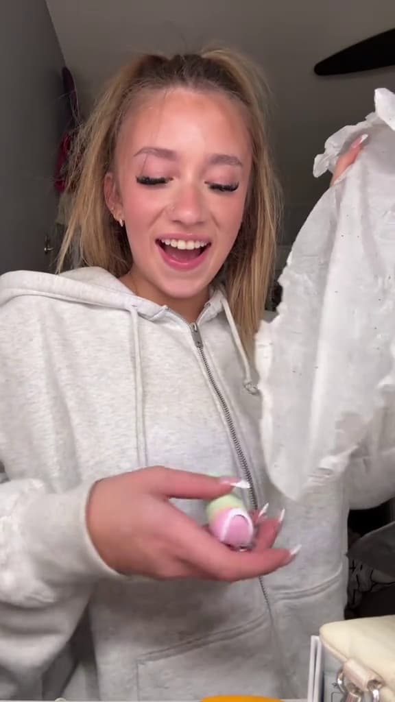 Key event frame at 00:11