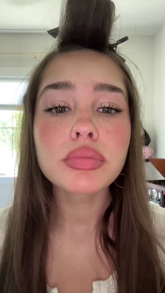 Key event frame at 00:33